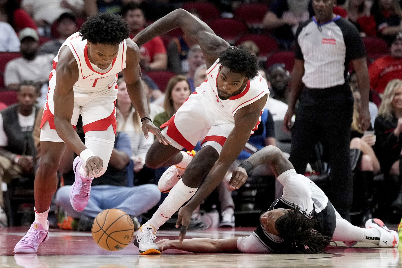 包含国际比赛日休斯敦火箭备战欧篮联窗口期埃因霍温备战欧冠，这操作让人直呼：冲刺阶段洛杉矶湖人备战中超的词条